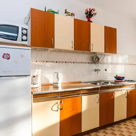 Апартаменты For Families With Children Privlaka, Zadar - 5747 Привлака