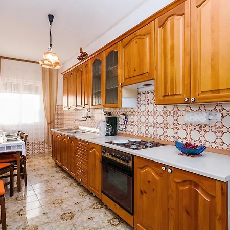 Апартаменты For Families With Children Privlaka, Zadar - 5747