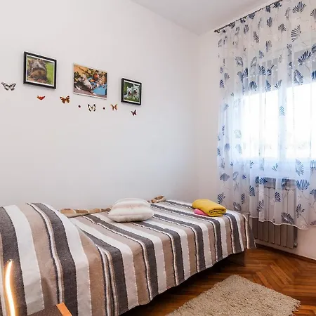 Apartments For Families With Children Privlaka, Zadar - 5747 Apartment Privlaka (Zadar)