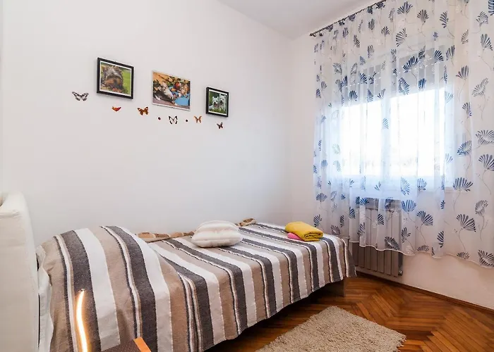 Apartments For Families With Children Privlaka - Zadar - 5747 Apartment Privlaka (Zadar)